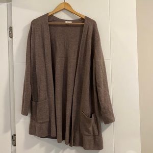 Cozy warm old navy cardigan with 2 front pockets